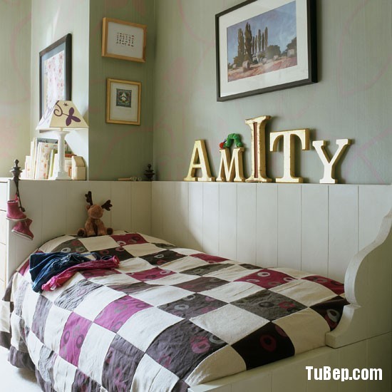 Classic-childs-bedroom-with-patchwork-quilt-and-oversized-gold-lettering-Homes--Gardens-Housetohome-9851c