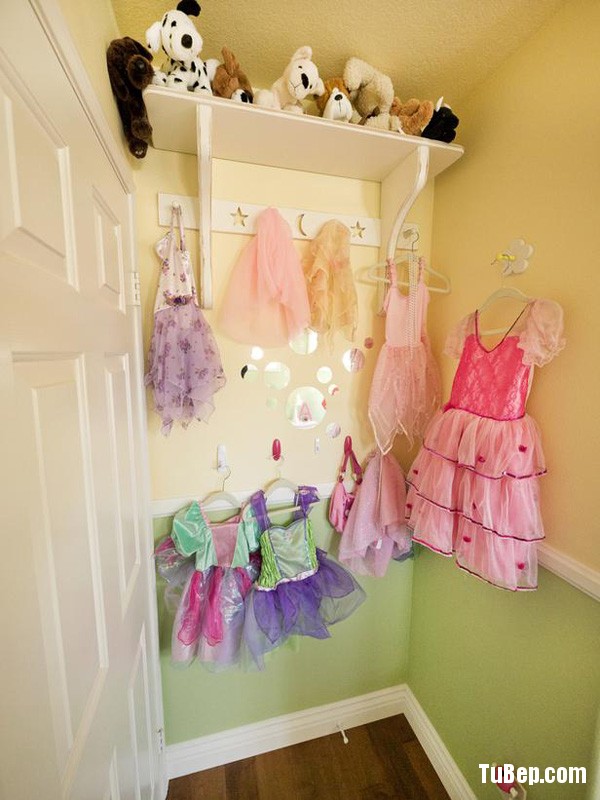 Mom really wanted to created a serene, yet inspirational space for her little girl, and this dress up nook would certainly jumpstart any 6 year-old's creativity