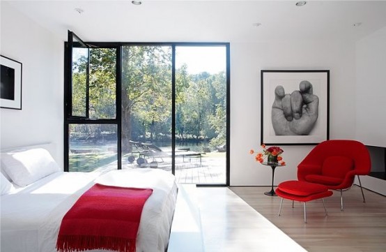 red-accents-in-bedrooms-30-554x361